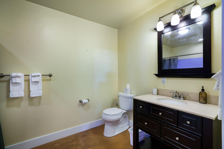 Bathroom 3, HTR Moab, Grand