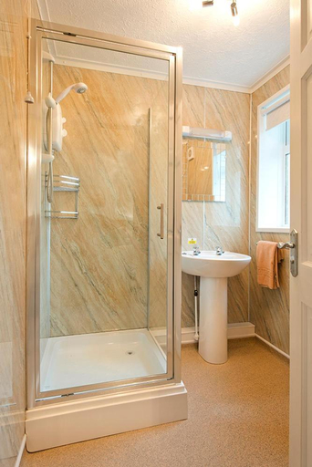 Bathroom, Trelawne Manor Holiday Park, Cornwall