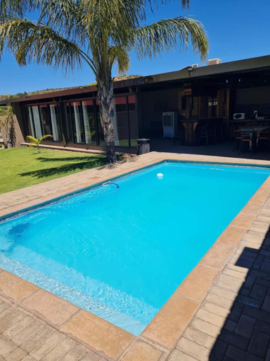 Others 4, Rhino Manor, Pixley ka Seme