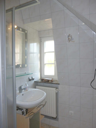 Bathroom 2, Herrenhaus Poppelvitz, Vorpommern-Rügen