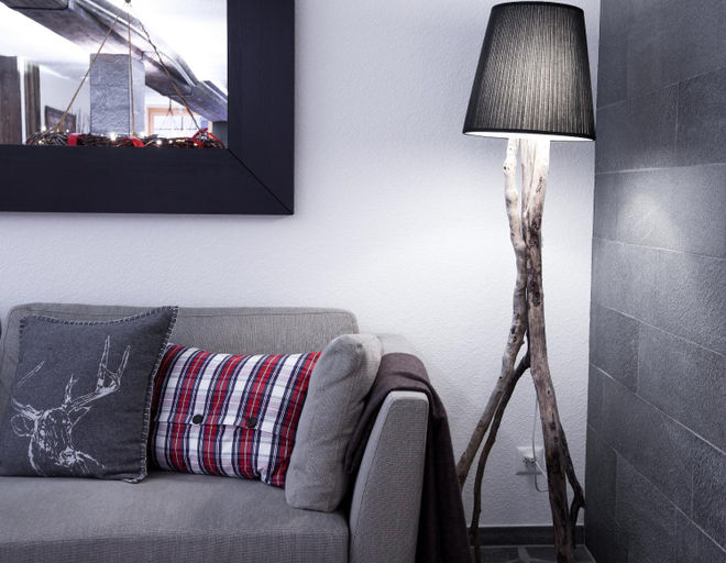 Public Area 2, Spannort Family Home with Common Kitchen and Self Check-IN, Obwalden