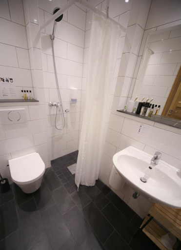 Bathroom 3, GRAND your home with common kitchens with self check-in, Obwalden
