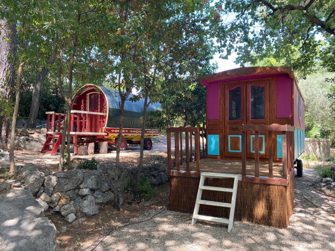 Others 4, Les roulottes de Bayama - logement insolite avec jacuzzi, Alpes-Maritimes