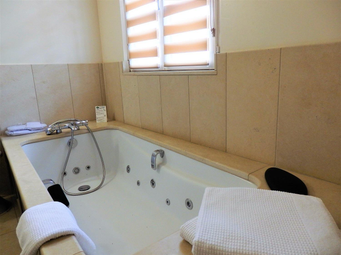 Bathroom, Hotel Restaurant Chartron, Drôme