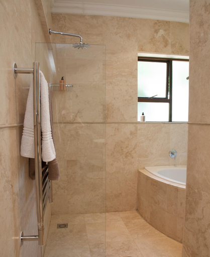 Bathroom 2, Keren's Vine Guesthouse, Cape Winelands