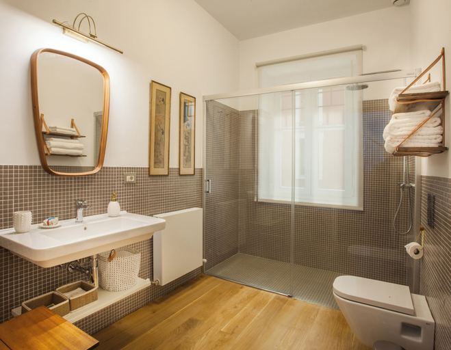 Bathroom 4, Etxelaia, Vizcaya