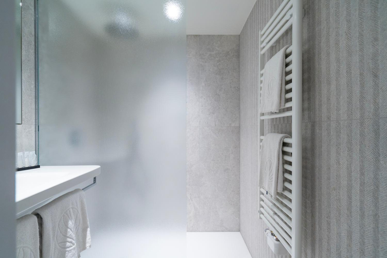 Bathroom 2, Business By Parkhotel -ANNEX-, West-Vlaanderen