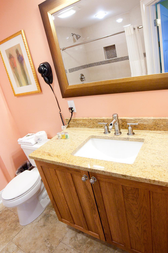 Bathroom 2, DeSoto Beach Gardens, Chatham