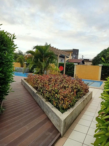 Exterior 15