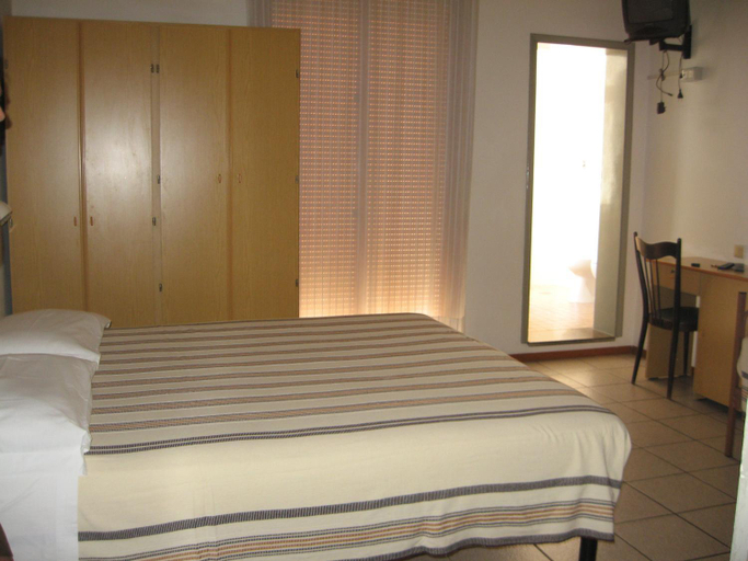 Bedroom 3, Hotel Eleonora, Rimini