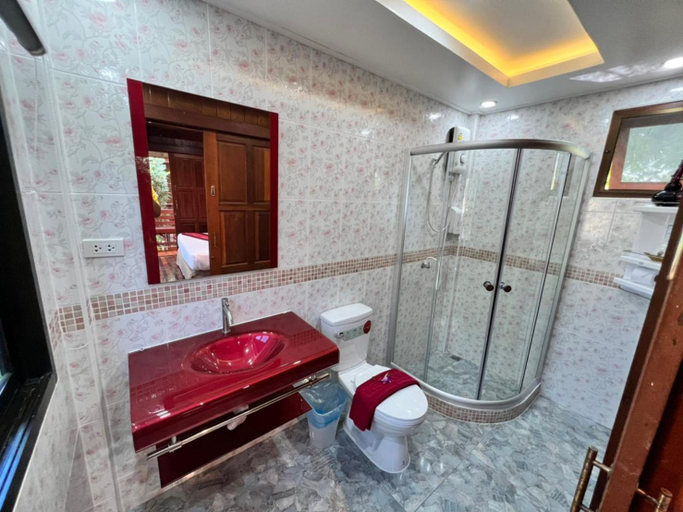 Bathroom 12
