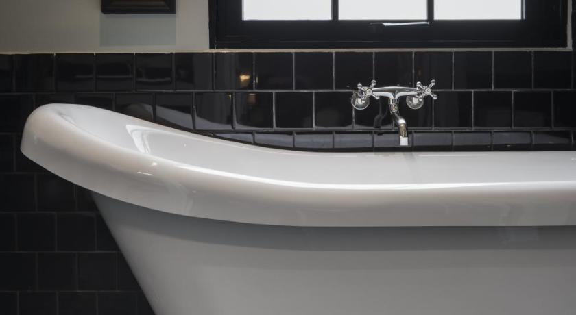 Bathroom 11