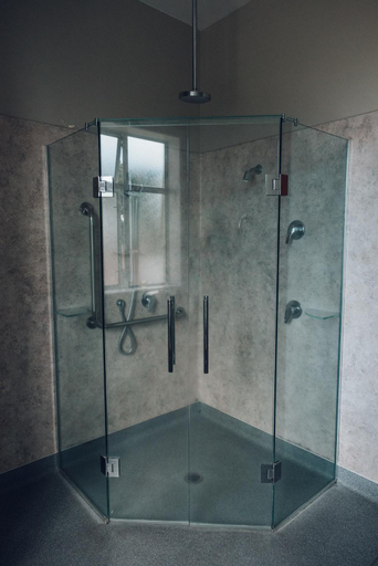 Bathroom 3, Makikihi Country Hotel, Waimate