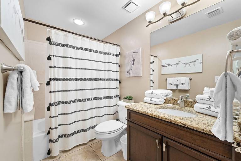 Bathroom 3, Seachase 103e, Baldwin
