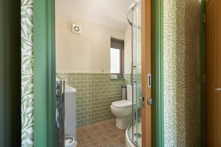Bathroom 3, Hope & Anchor, Devon