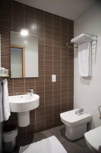 Bathroom, Hotel Beasain, Guipúzcoa