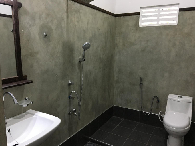 Bathroom 2, Peacock Riverside, Thanamalvila