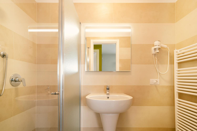 Bathroom 4, Hotel Residence La Rotonda, Brescia