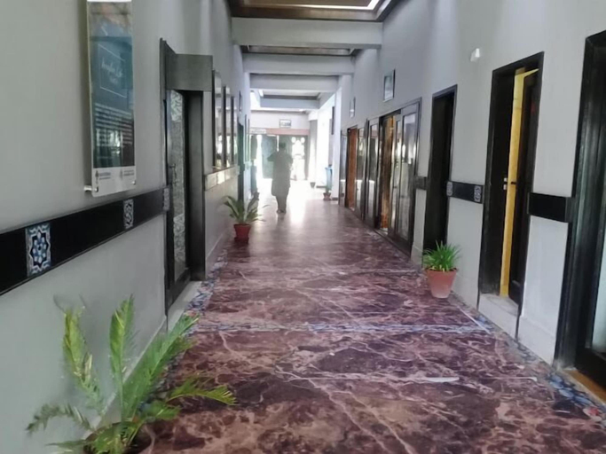 Others 4, Sambara Inn, Larkana