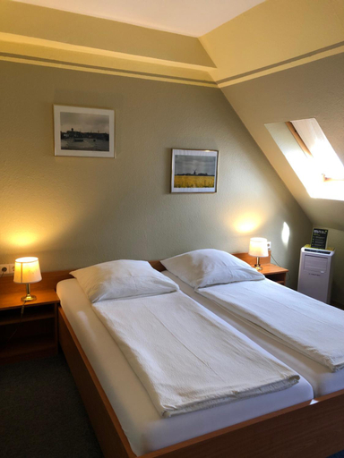 Bedroom 3, Garni Hotel-Pension Holum, Wittmund