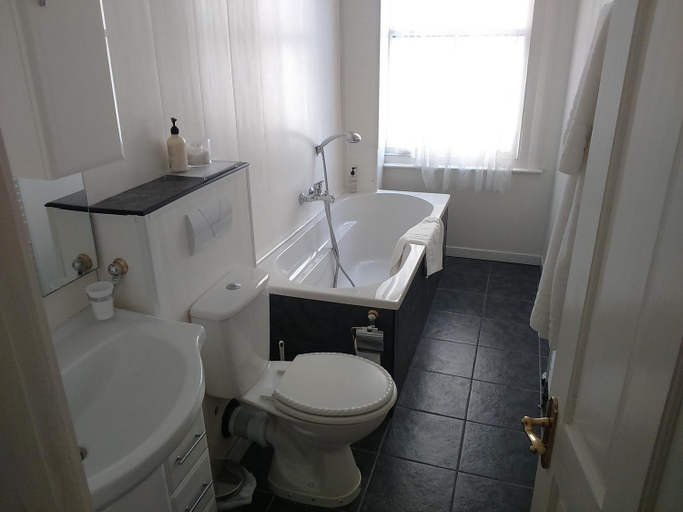 Bathroom, Bella Vista, Conwy