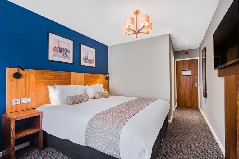 Bedroom, The Red Lion by Innkeeper's Collection, Hampshire