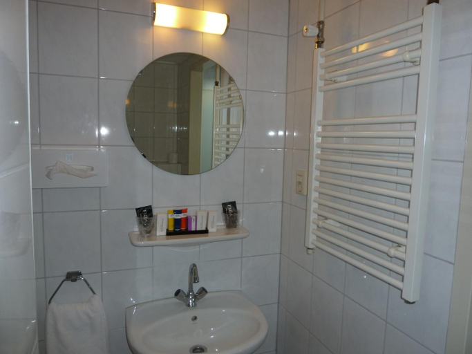 Bathroom 3, Hotel Centraal, Harlingen