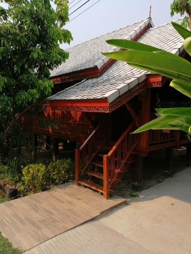 Exterior 8