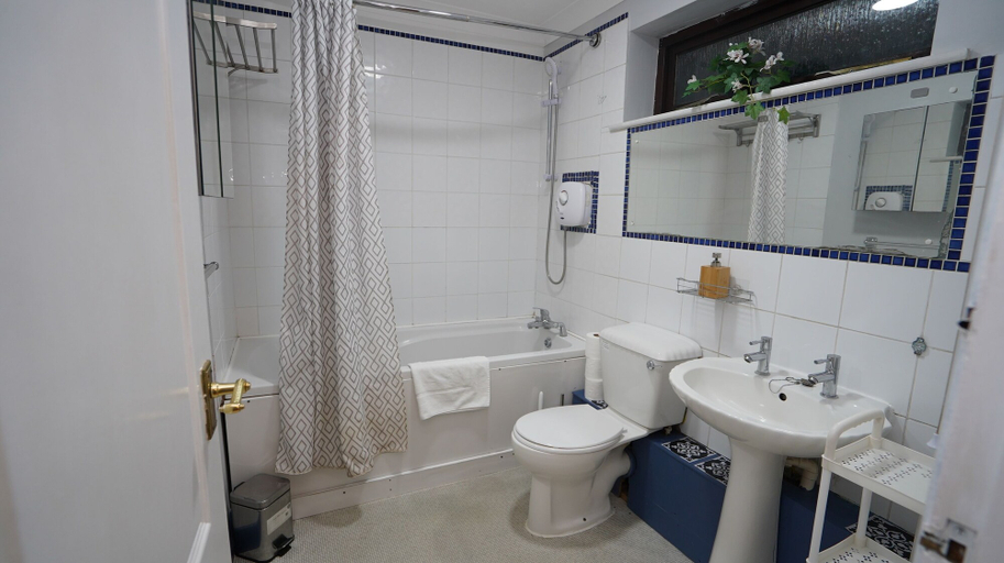 Bathroom 3, Ground floor Apt Slough by Easy2Manage, Slough