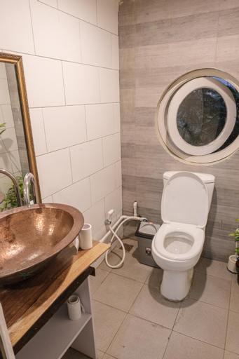 Bathroom 10