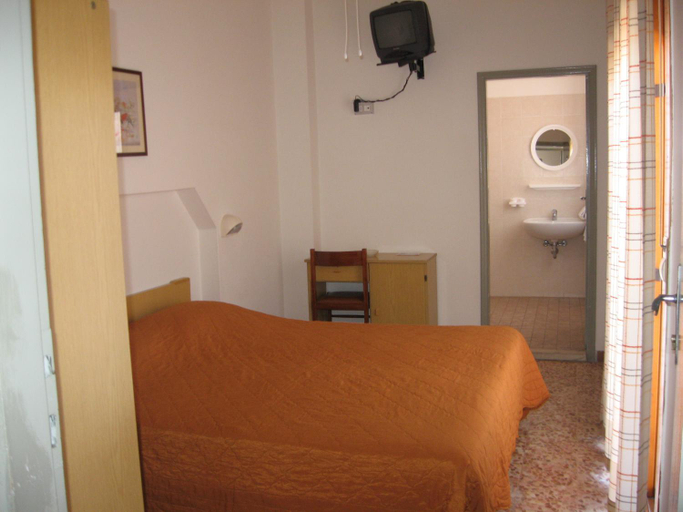 Bedroom 4, Hotel Eleonora, Rimini