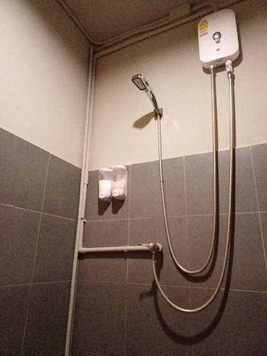 Bathroom 3, Amsterdamned, Phra Khanong