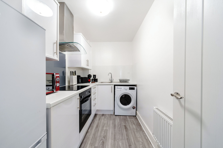 Others 5, Whitchurch 2 Bedroom Flat near Hospital, Cardiff