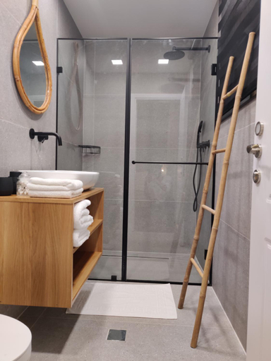 Bathroom 2, Urbanica Carmel- Apartments