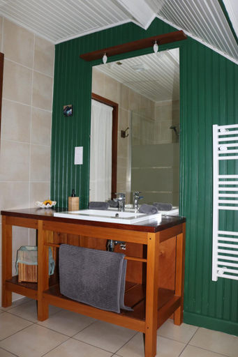 Bathroom 3, L'autre Monde Chambres D'hotes, Indre