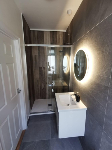 Bathroom 2, Flamingo Lodge, Torbay