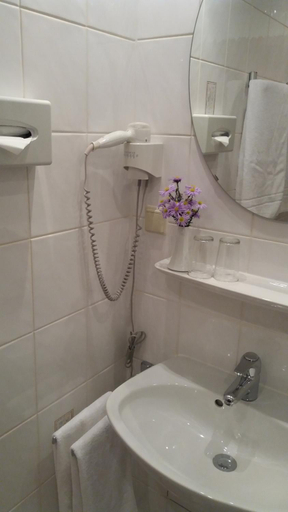 Bathroom 3, Hotel Dorotheenhof, Cottbus