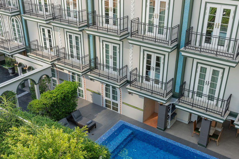 Exterior 3
