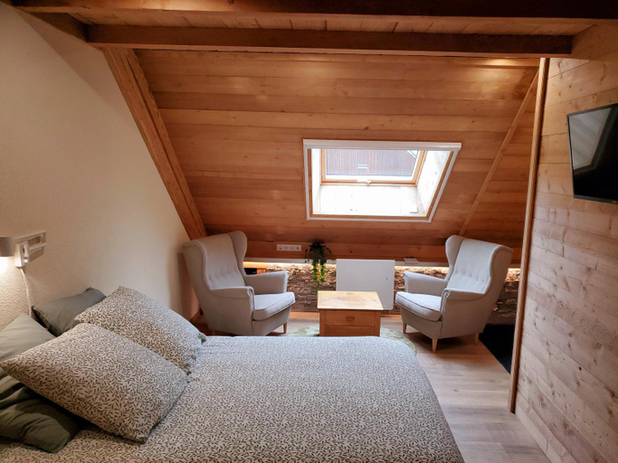 Others 4, DEL VINO bar a vin & guitares Appartement Sauna Terrasse Garage, Doubs