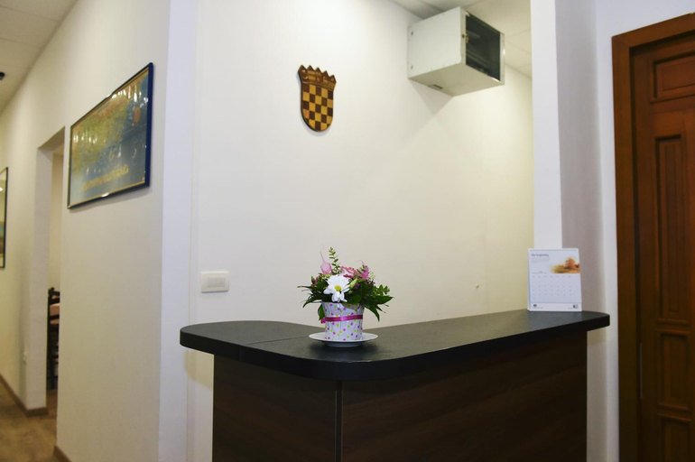 Others 5, Riva Rooms, Rijeka