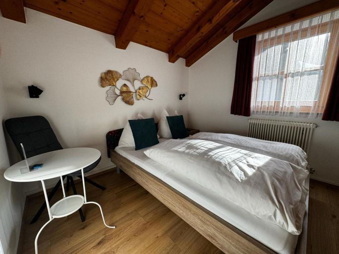 Bedroom 2, Pension Lederergutl - Jokercard & Parkplatz inkl, Zell am See