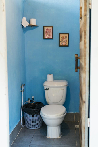 Bathroom 3, Young Wild and Free, Mondol Seima