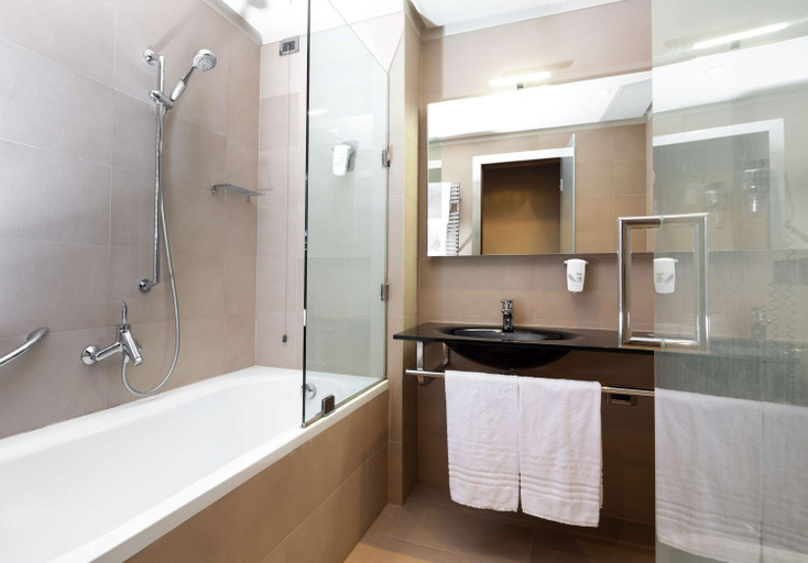 Bathroom 10