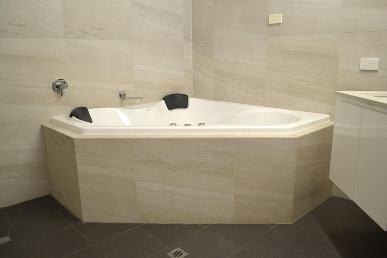 Bathroom 16