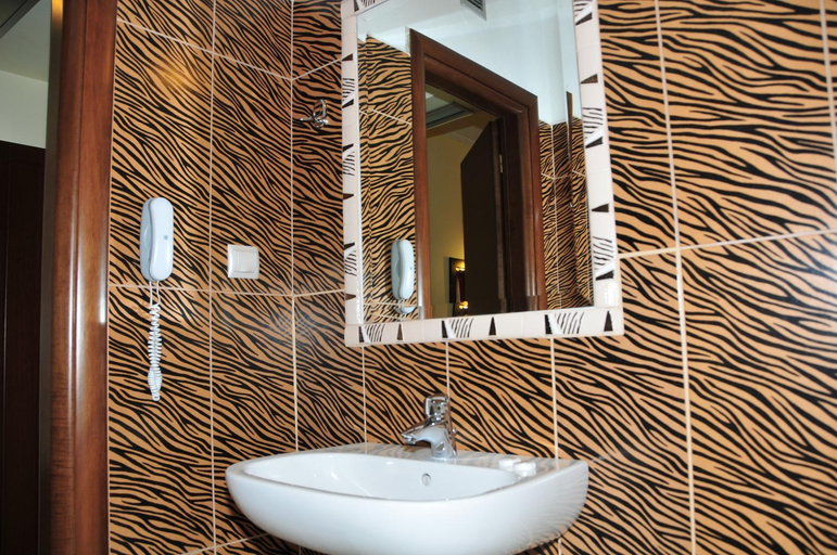 Bathroom 3, Gogos Hotel, Thessaly