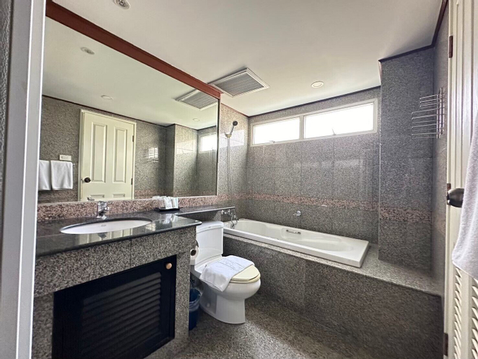 Bathroom 17