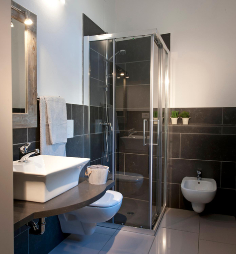 Others 5, Le Suites - di fronte Ospedale Sacro Cuore, Verona