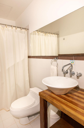 Bathroom 4, Hotel Eden Parque del Cafe, Montenegro
