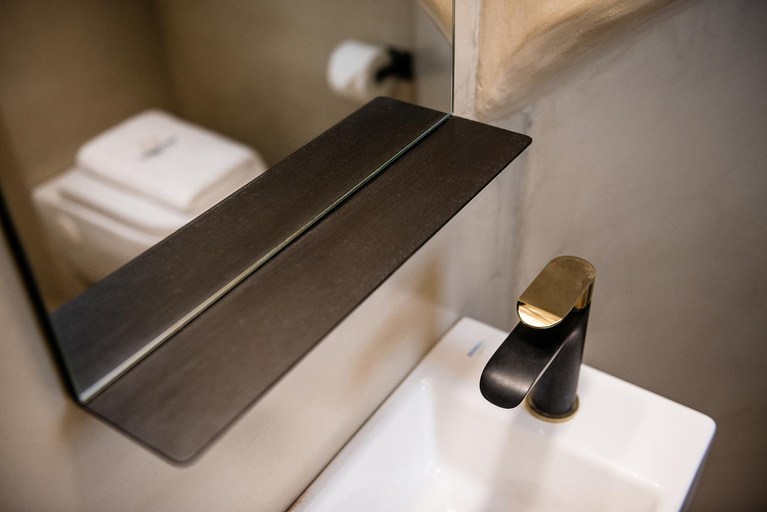 Bathroom 3, Artemide city places- Petite Apartments, Crete