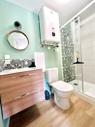 Bathroom 1, LE QUAI 5 - Studio NEUF CALME - CLIM - WiFi - Gare a 200m, Lot-et-Garonne